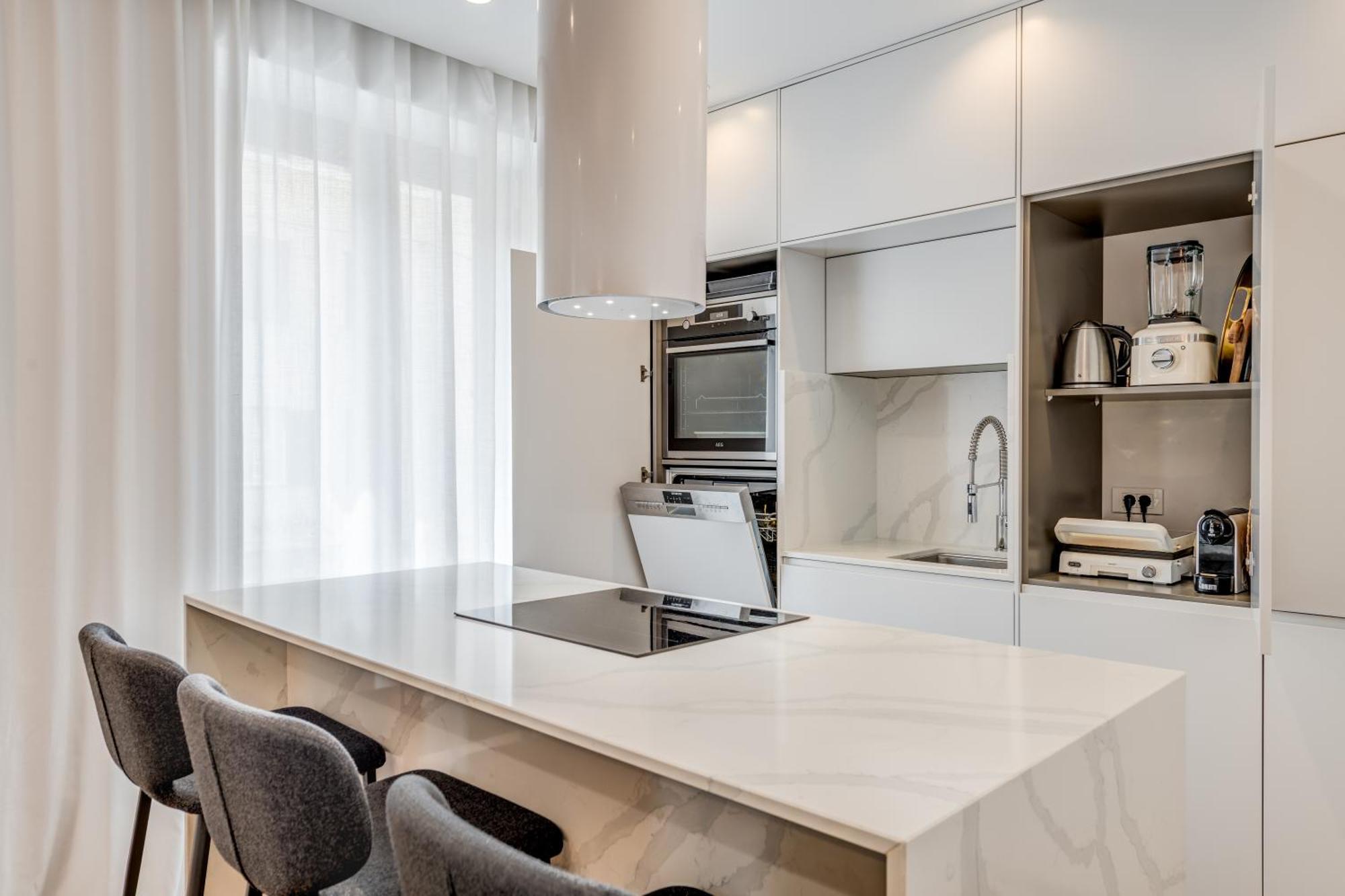 Top Location! Spacious Lux Apartment -5 Min From Beach & Centre Split Kültér fotó